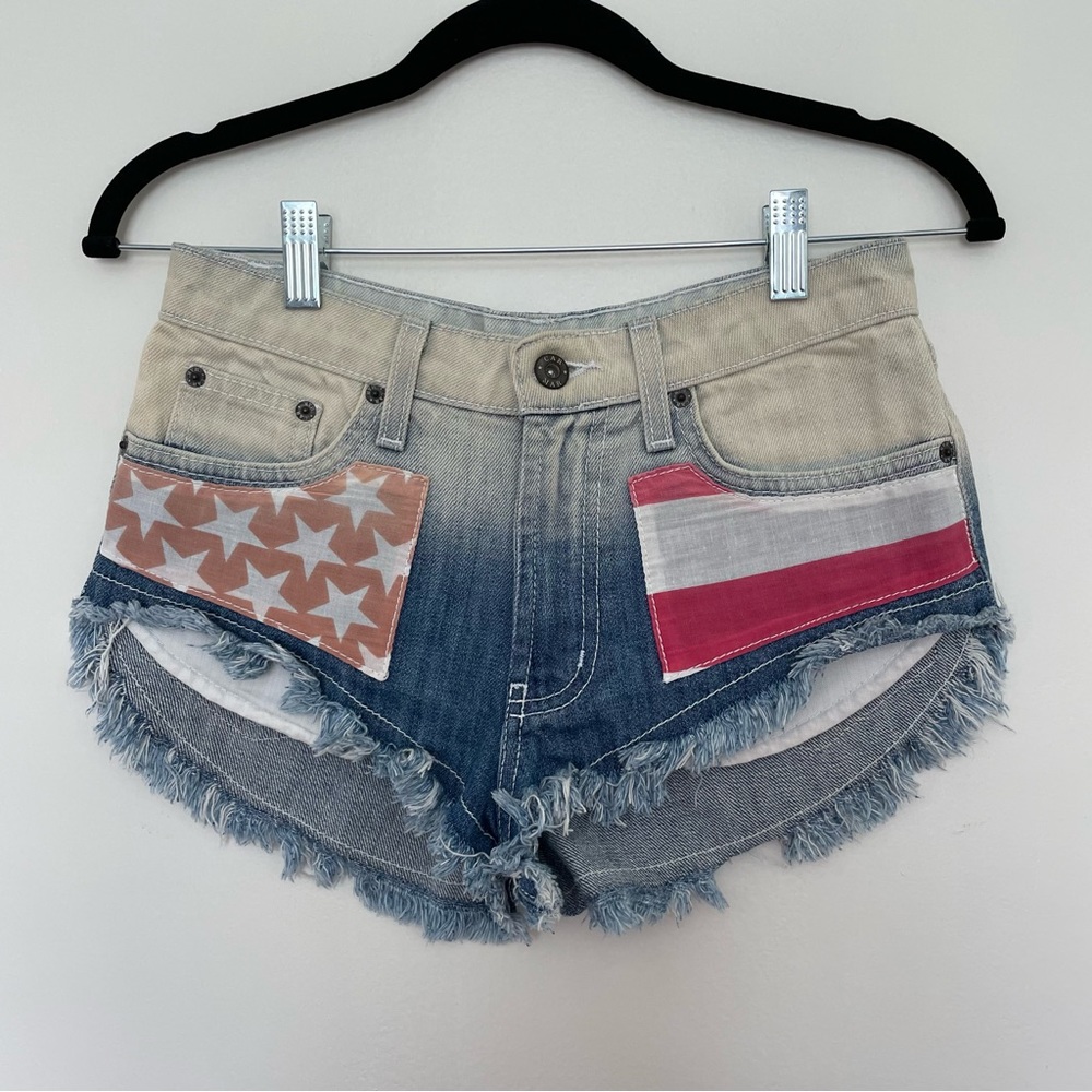Cute carmar denim July 4 shorts (Size 24)